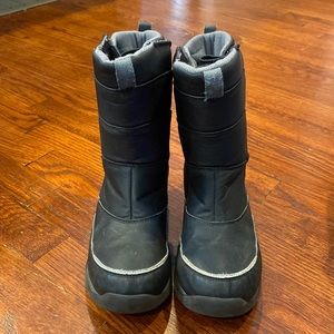 Boys, Sz 6M winter boots with Velcro.